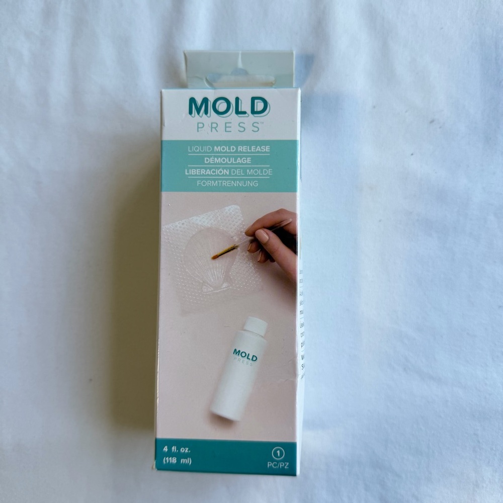 We R Memory Keepers Mold Press Release Spray 4oz